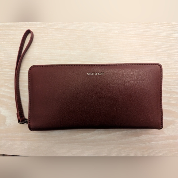 Matt & Nat Wallet - Picture 1 of 2